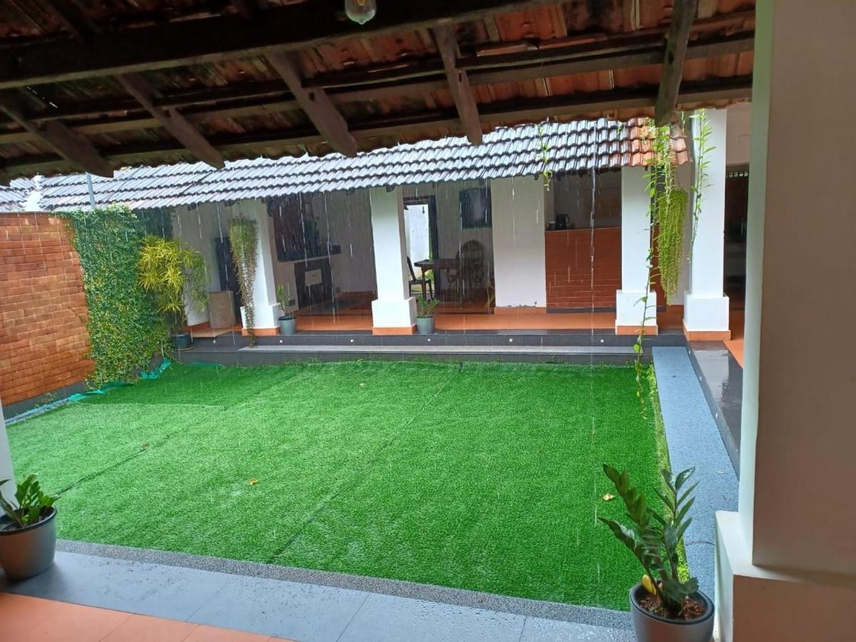 Kayyalas Courtyard Thrissur Eksteriør bilde