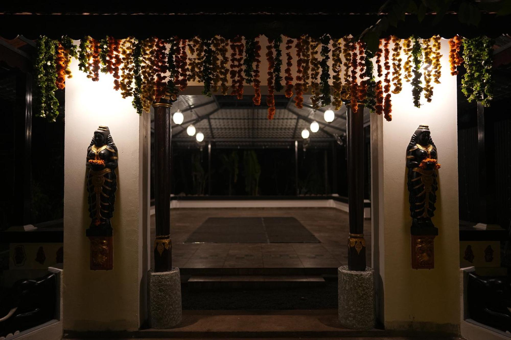 Kayyalas Courtyard Thrissur Eksteriør bilde